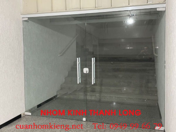 Tiết kiệm ngay 30% chi phí với dịch vụ sửa cửa kính thủy lực tận nhà tại Thành Long 3 sua-cua-kinh-thuy-luc