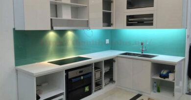 Báo giá kính ốp bếp màu xanh ngọc Tphcm mới nhất: Ưu đãi 25% và kinh nghiệm thi công