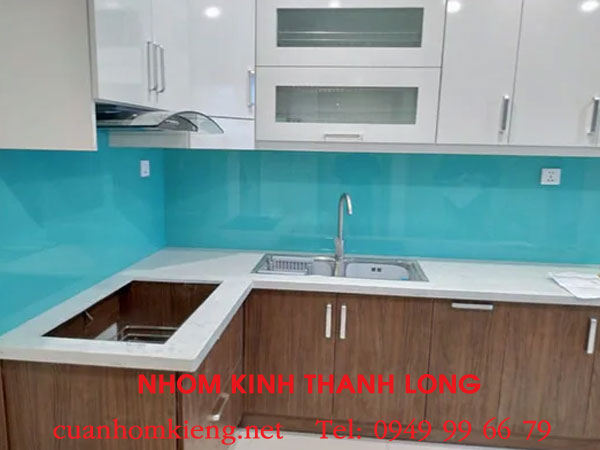 gia-kinh-op-bep-mau-xanh-ngoc