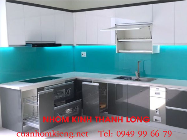 gia-kinh-op-bep-mau-xanh-ngoc