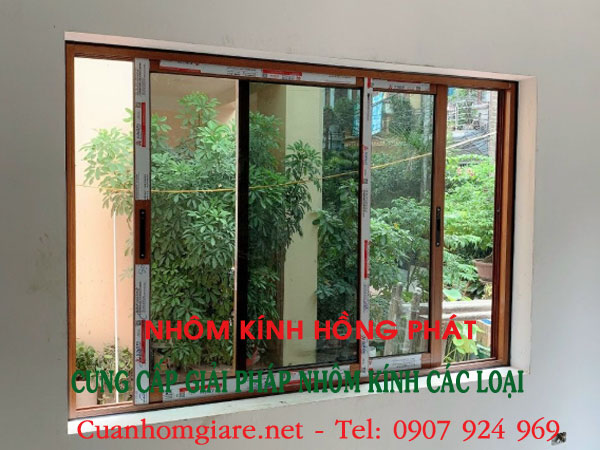 lam-cua-nhom-kinh-tphcm