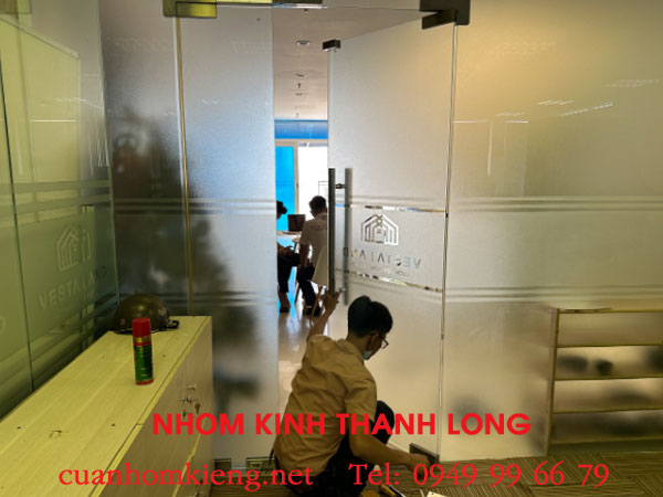 sua-cua-kinh-cuong-luc-tphcm