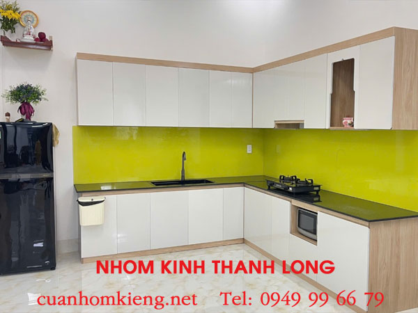 Bảng giá thi công kính ốp bếp Quận 9 Tphcm giá rẻ cập nhật chi tiết - mới nhất 3 kinh-op-bep-quan-9