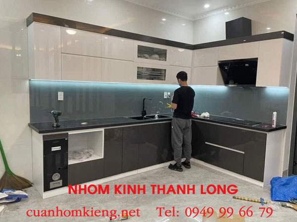 Bảng giá thi công kính ốp bếp Quận 9 Tphcm giá rẻ cập nhật chi tiết - mới nhất 2 kinh-op-bep-quan-9