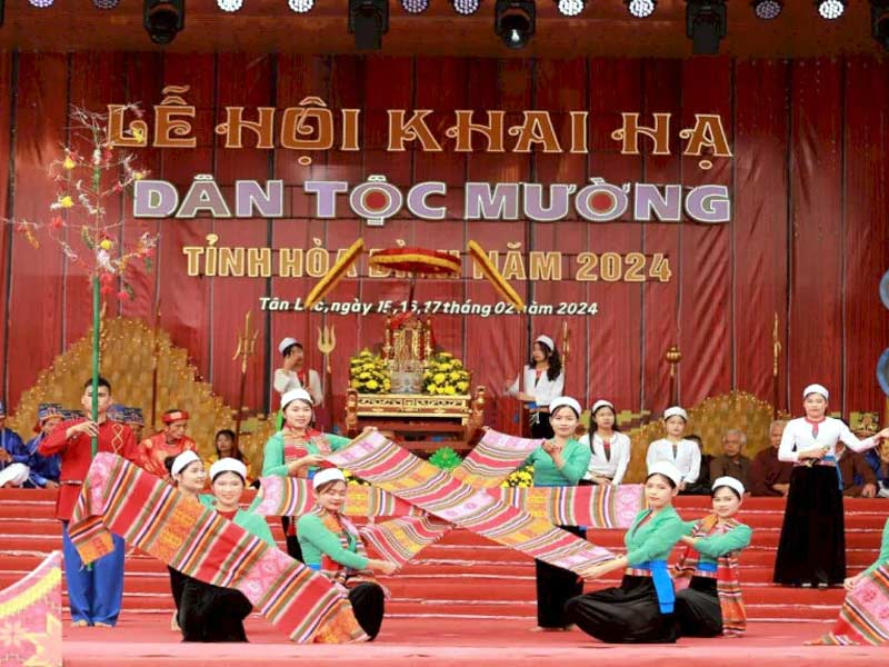 Suối cá Thần Cẩm Lương tại xứ Thanh - Chốn kỳ diệu giữa lòng đất mẹ 5 Lễ hội Khai Hạ - Suối cá thần hàng năm vào mùng 8 tháng Giêng