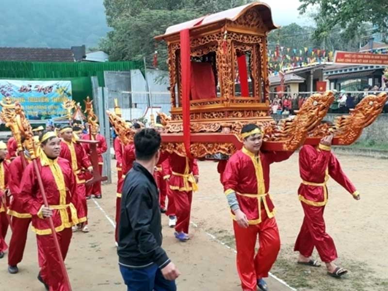 Lễ hội Khai Hạ mùng 8 táng Giêng - Suối cá Thần