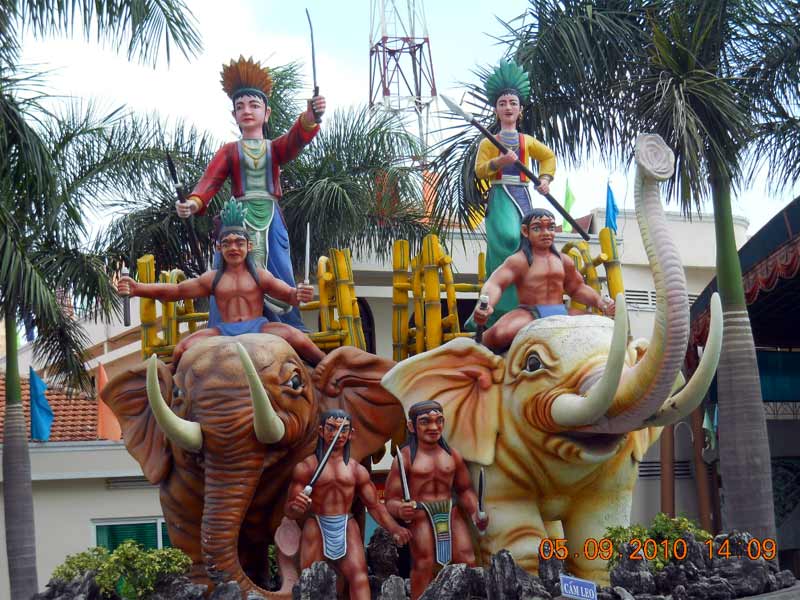 Bà Trưng, Bà Triệu có quan hệ gì - Bí mật về 2 bà với 1 câu trả lời duy nhất 3 ảnh tượng Hai bà Trưng ở Suối Tiên - TPHCM