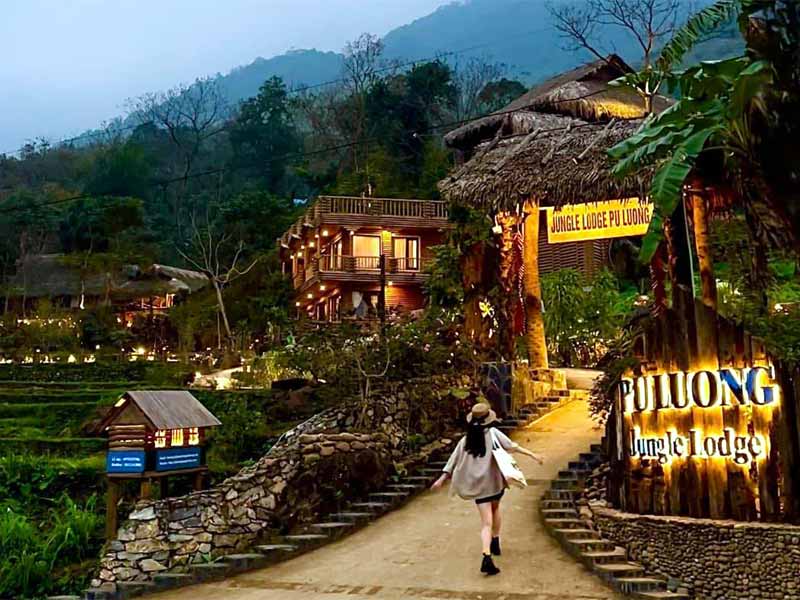 Nhà hàng phục vụ du khách tại Pù Luông